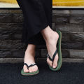 Men's flip flops for summer wear, new outdoor daily anti slip splint flip flops for men's beach shoes. 