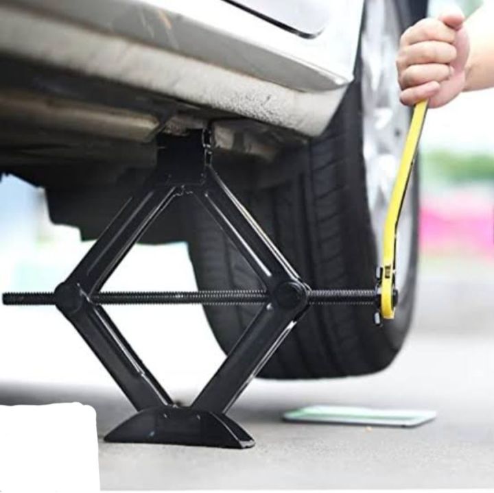 Japnese%20used%20jack%20for%20cars%20,%202%20ton%20lifting%20capacity%20-%20Image%204