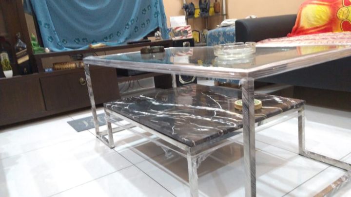 Centre%20Tabel%20Stainless%20Steel%20Upper%20Top:%208mm%20Glass%20Top%20With%20Beveled%20corners.%20Lower%20Top:%20Marbel%20Top%20with%20Diamond%20Shape%20corners.%20Measurements:%20Length%2048%20inches%20Width%2024%20inches%20Height%2018%20inches%20-%20Image%204