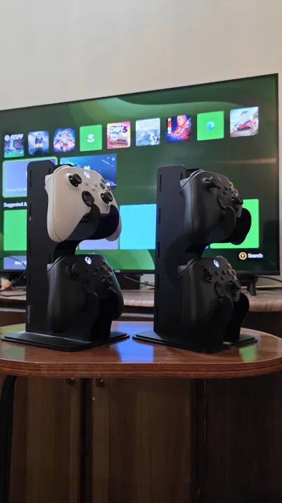 Universal%20Acrylic%20Gaming%20Controller%20Stand%20-%20Desk%20Organizer%20for%20PS5,%20PS4,%20Xbox%20Series%20X/S%20Controllers%20-%20Image%206