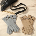 Women's winter thermal gloves with added fleece, decorated with metal chains, suitable for driving and cycling, a pair of touchscreen-compatible gloves. 
