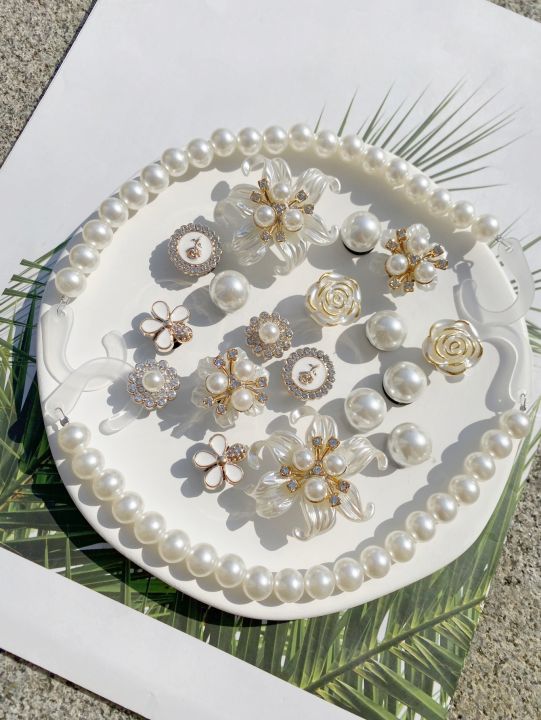 20%20white%20camellias,%20ABS%20pearl%20chain%20DIY%20detachable%20shoe%20accessories,%20suitable%20for%20women%20sandals,%20slippers,%20beach%20bag%20multi-funct%20-%20Image%204