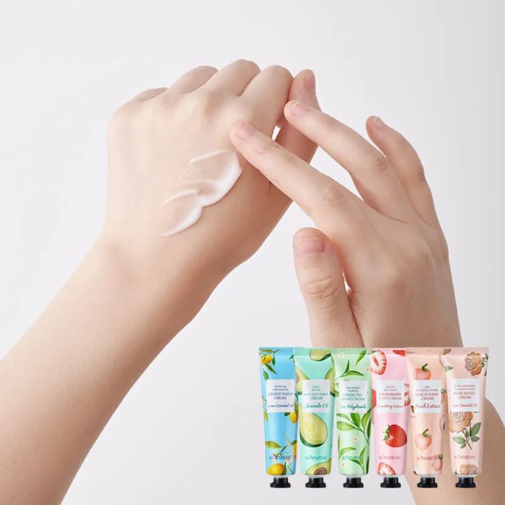 KORMESIC%20Natural%20Hand%20Cream%20Set%20%E2%80%93%20Moisturizing%20&%20Whitening%20%7C%208%20Fragrances%20-%20Image%204