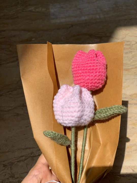 Handmade%20crochet%20tulips%20with%20complementary%20khaaki%20wrapping%20and%20custom%20stamped%20note%20-%20Image%207