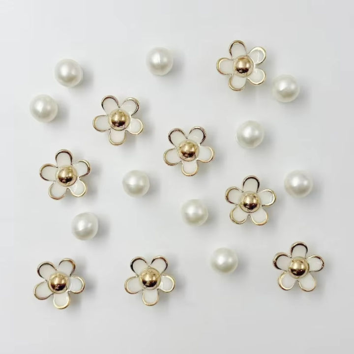 3D%20Cute%20Daisies%20Pearl%20Set%20Shoe%20Charms%20Accessories%20for%20Slide%20Sandals%20DIY%20Clogs%20Decoration%20Shoe%20Buckle%20Pins%20Shoe%20Decoration%20%20-%20Image%202