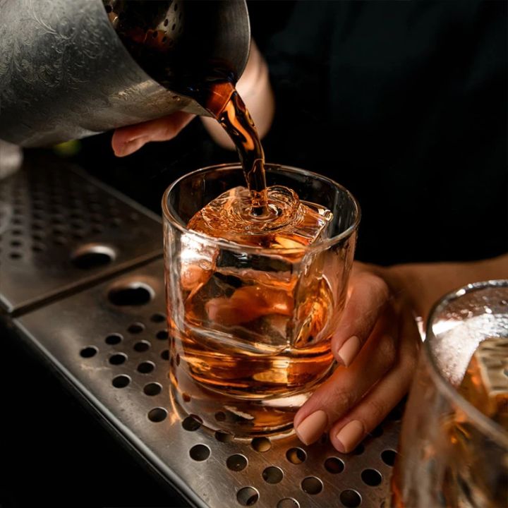 New%2015%20Grid%20Silicone%20Ice%20Cube%20Molds%20Big%20Tray%20Mold%20Ice%20Cube%20Maker%20Reusable%20Durable%20Bar%20Pub%20Whiskey%20Cocktail%20Ice%20Block%20Maker%20Model%20-%20Image%205