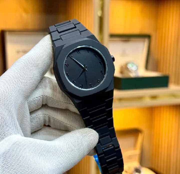 Most%20Trending%20Black%20Aura%20Watch%20For%20Men%20100%25%20Original%20Watch%20With%20New%20Design%20&%207%20straps%20Smartwatch%20-%20Image%202