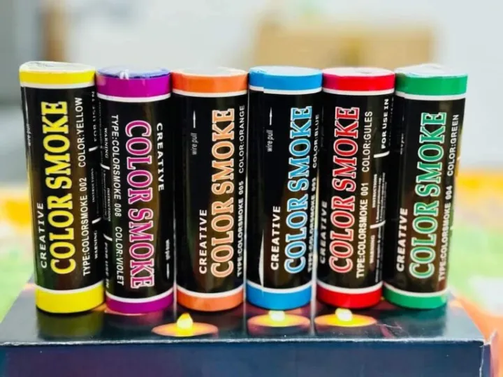 Colour%20Smoke%20Bomb%20%E2%80%93%201Pc%20%7C%20Vibrant%20Smoke%20for%20Party,%20Photoshoot%20&%20Events%20-%20Image%204