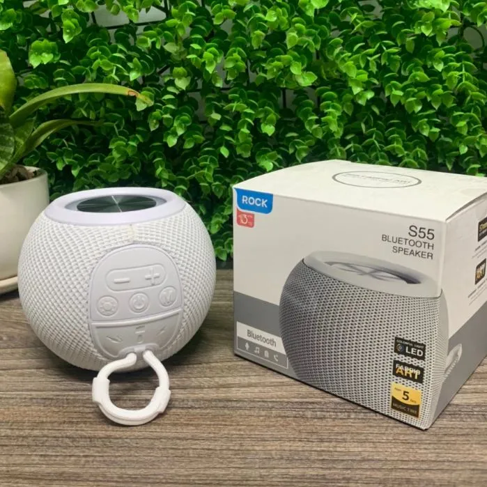 Uyda sevgi va jinsiy aloqa haqida videolarni tomosha qiling. Men yotoqxonaga kirdim va porno kordim.