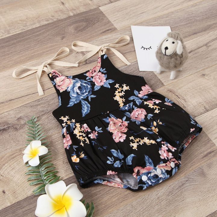 Summer%20female%20infant%20black%20and%20white%20flower%20print%20suspender%20triangular%20Romper%20-%20Image%205