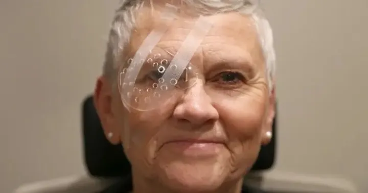 1Pair%20Plastic%20Ventilated%20Eye%20Shields%20Cover%20Transparent%20Surgery%20Eye%20Protection%20Breathable%20Small%20Hole%20-%20Image%205