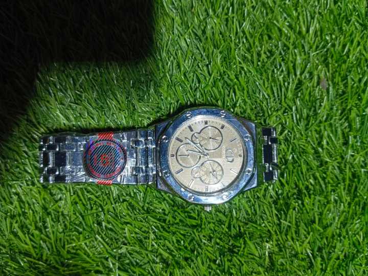 CD%20Collection%20Stylish%20Silver%20Tone%20Metal%20Band%20Chronograph%20Watch%20-%20Image%205