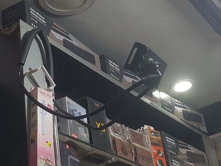 Flexible%20Neck%20Snake%20Stand%20Universal%20360%20Degree%20Rotation%20Phone%20Selfie%20Holder%20And%20Table%20Stand%20For%20All%20Phones%20-%20Image%206