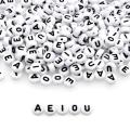 50/100/200 pcs pack of English Alphabet Beads,7mm White and Mixed Color Acrylic Flat Round Spacer Beads English Alphabet Beads for Bracelets and For Jewelry Making DIY Handmade Accessories by Gift Jewels. 