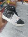 servies shoes  article Di..oo28 long black and white. 