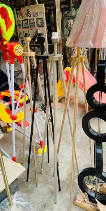 5%20feet%20approx%20Tripod%20Floor%20Lamp%20for%20Living%20Room%20-%20Image%203