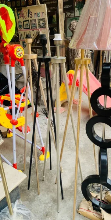 5%20feet%20approx%20Tripod%20Floor%20Lamp%20for%20Living%20Room%20-%20Image%203