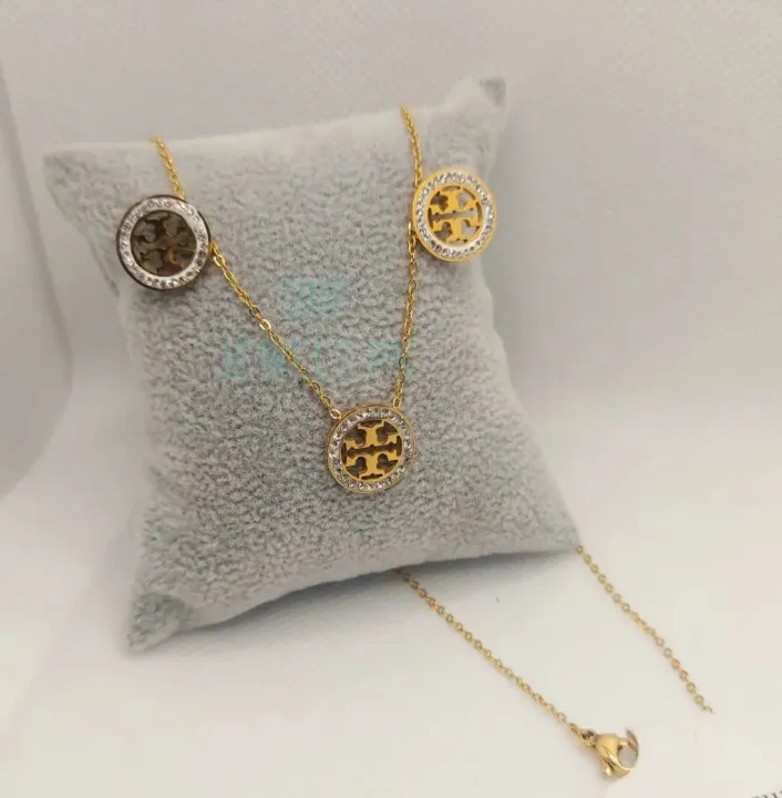 Tory%20Burch%20Set%20Gold%20Plated%20Necklace%20&%20Earrings%20Set%20for%20Women%20%E2%80%93%20Round%20Cutout%20Pendant%20Jewelry%20with%20Crystal%20Accents%20%7C%20Stylish%20Fashion%20Jewelry%20Gift%20-%20Image%204