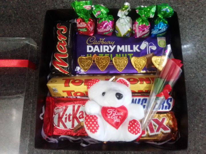 Chocolate%20Uncommon%20Gift%20Box%20with%20Mini%20Teddy%20Bear%20&%20Rose,%20High%20QualityChocolates%20-%20Image%206