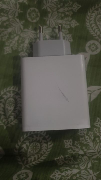 xiaomi%20original%2033watt%20adapter%20-%20Image%202