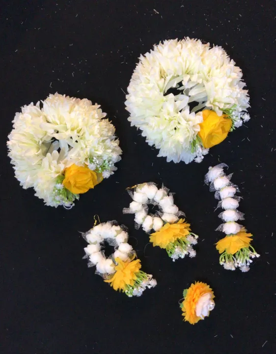 artificial%20flowers%20jewellery%20gajray%20kangan%20earrings%20bindiya%20ring%20maiyo%20mehandi%20yellow%20roses%20floral%20for%20girls%20-%20Image%204