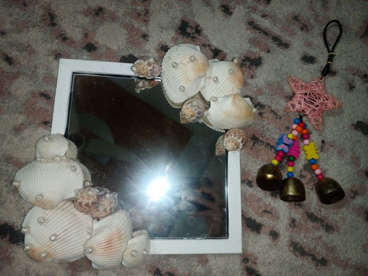 decore%20mirror,hand%20made%20mirror%20with%20seashells%20and%20pearls%20-%20Image%203