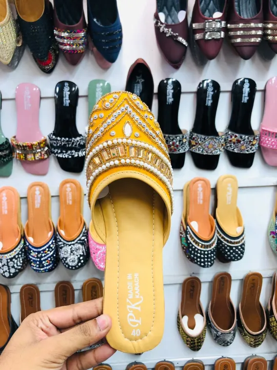 Pakistani%20Design%20Nagra%20Shoes%20for%20Ladies%20and%20Girls.%20Half%20Nagra%20Juttie%20gorgeous%20Design%20-%20Image%204
