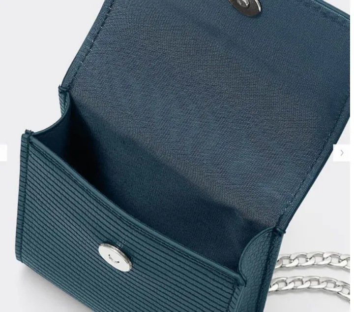 GU%20Japan%20Official%20Store%20Chain%20Cross%20Body%20Pouch%20-%20Discounted%20PU%20Leather%20Item,%20Authentic%20Japanese%20Fashion%20-%20Image%205