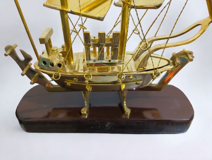 Table%20Decor%20Wooden%20Brass%20San%20Felipe%20Ship%20Luxurious%20Decorative%20Ship%20Figurine%2013%20Inch%20-%20Image%203
