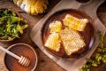 تازہ شہد چھتّے سمیت (ایک پاؤ)  Fresh honey with comb 250gram - Chatta. 