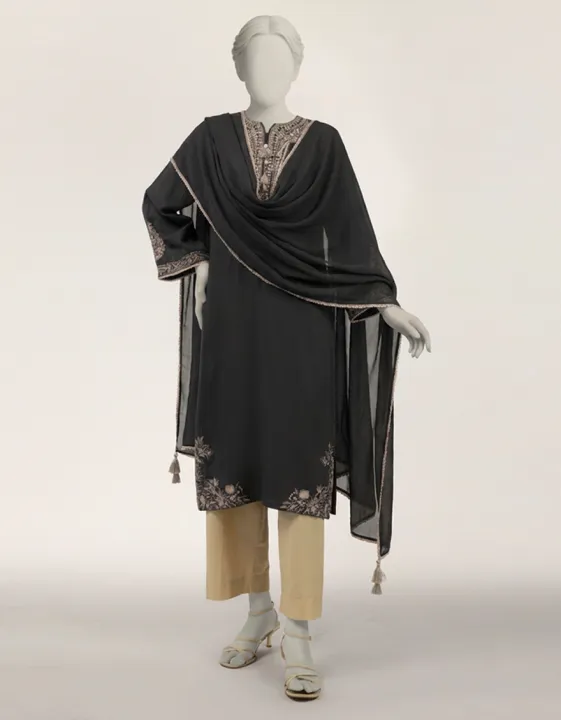 Junaid%20Jamshed%20Stitched%20Dress%20for%20Women%20Volume%202%202026%20JLAWN-S-JDS-26-1278/S%20CHIKENKARI-04%20-%20Image%204