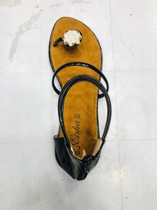 Girls%20Diamond%20Cut%20Flat%20Shoes%20with%20Back%20Chain%20-%20Latest%20Fashion%20Trendy%20Design%20-%20Image%204