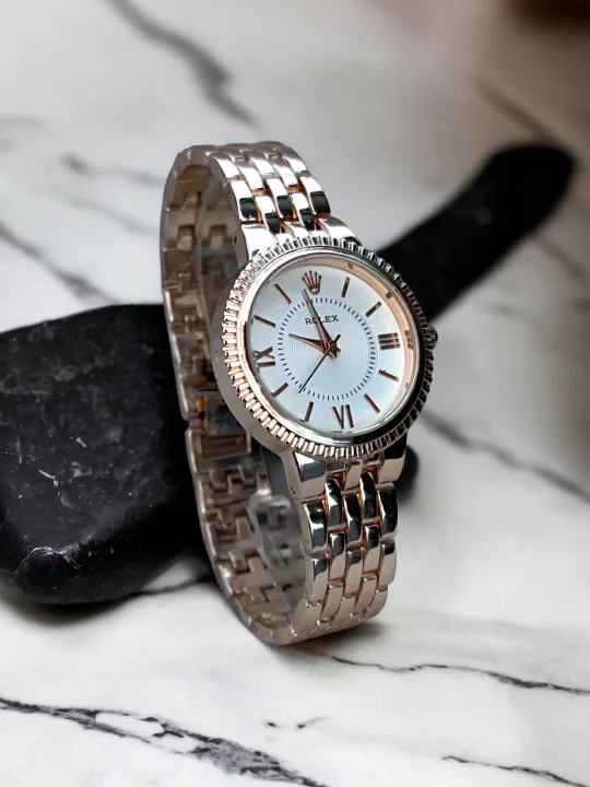 High-quality%20Fritillary%20Diamond%20Women's%20Watch%20Luxury%20Niche%20Light%20Luxury%20Simple%20Round%20Small%20Exquisite%20Elegant%20Bracelet%20Watch%20-%20Image%205
