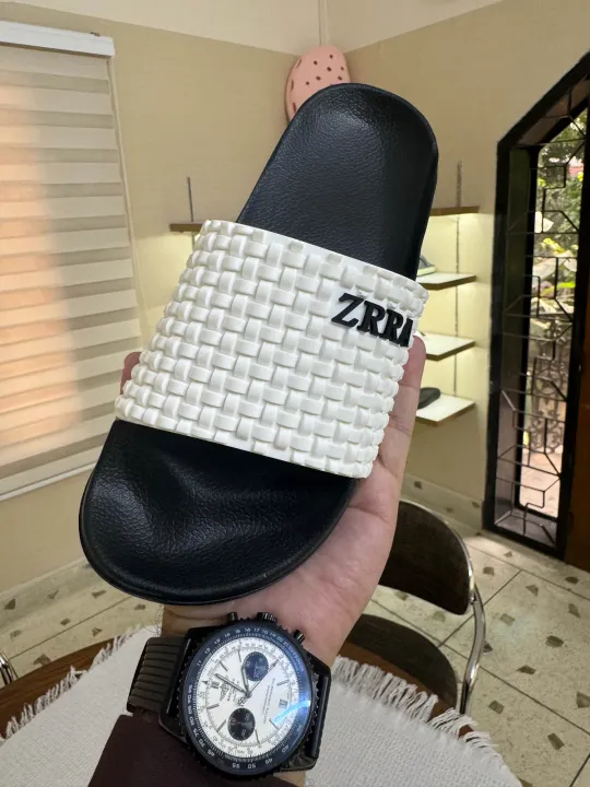 Monochrome%20pool%20slide%20sandals.%20Thick%20EVA%20sole%20and%20Liquid%20PVC%20upper%20-%20Image%202