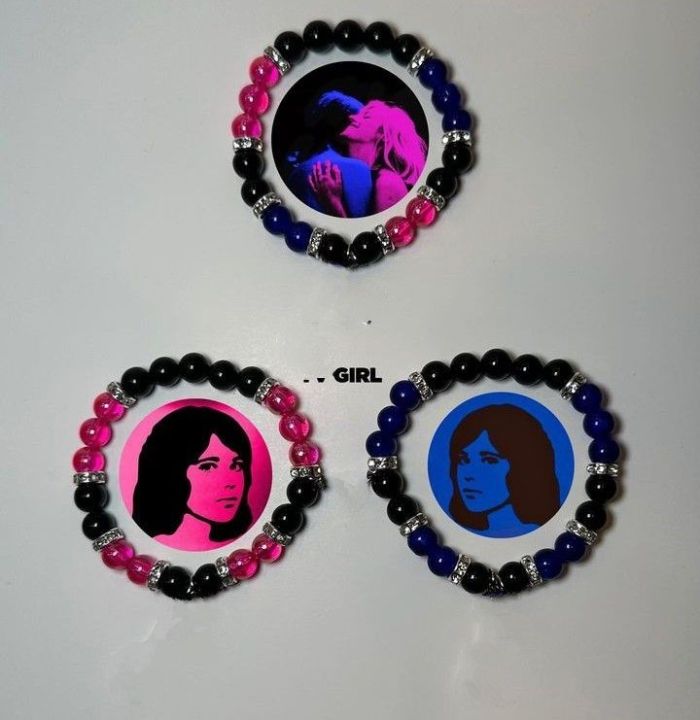 trending%20TV%20girl%20matching%20bracelets%20-%20Image%204