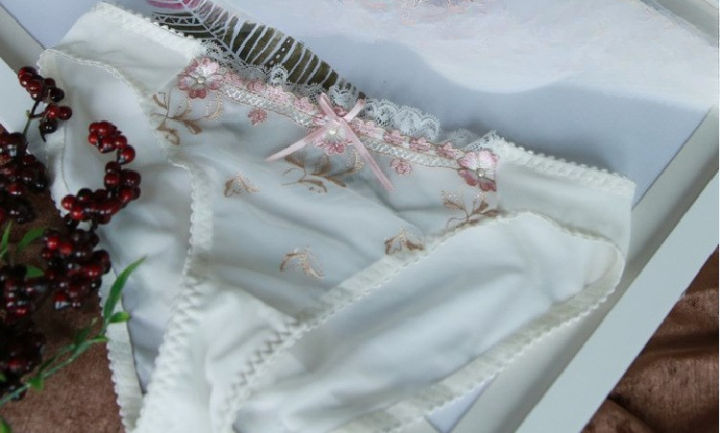Luxury%20European%20and%20American%20Women%20Thin%20Big%20Size%2034-42%20ABC%20Chest%20Small%20Lace%20Transparent%20Sensual%20Lingerie%20Set%20Perspective%20Winter%20-%20Image%207