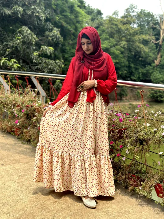 Elegant%20Floral%20Maxi%20Dress%20for%20Women%20%E2%80%93%20Modest%20Abaya%20Style%20Long%20Gown%20%7C%20Hijab%20Friendly%20Casual%20&%20Party%20Outfit%20-%20Image%204