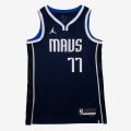 Dallas Mavericks Luka Doncic 77 Basketball Jersey Black Large. 