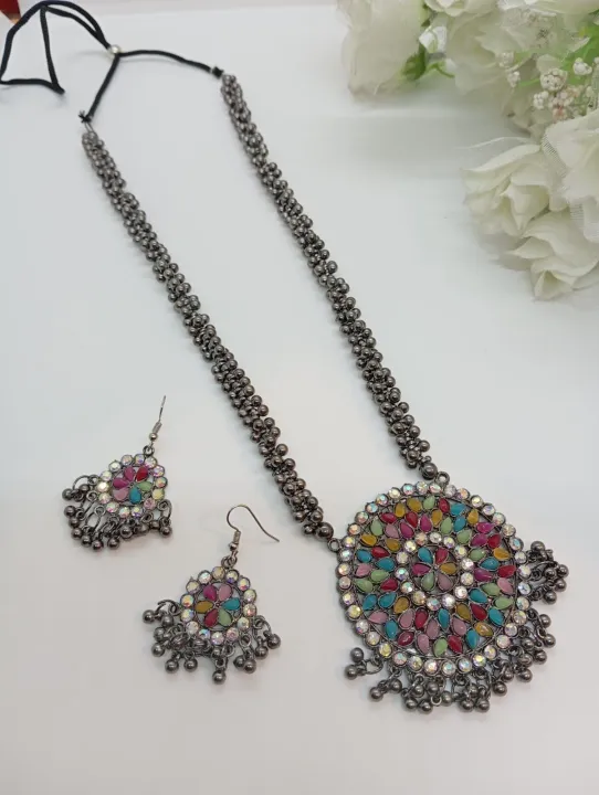Antique%20Silver%20Party%20Bridal%20Choker%20Necklace%20Set%20with%20Earrings%20for%20Women.%20-%20Image%204