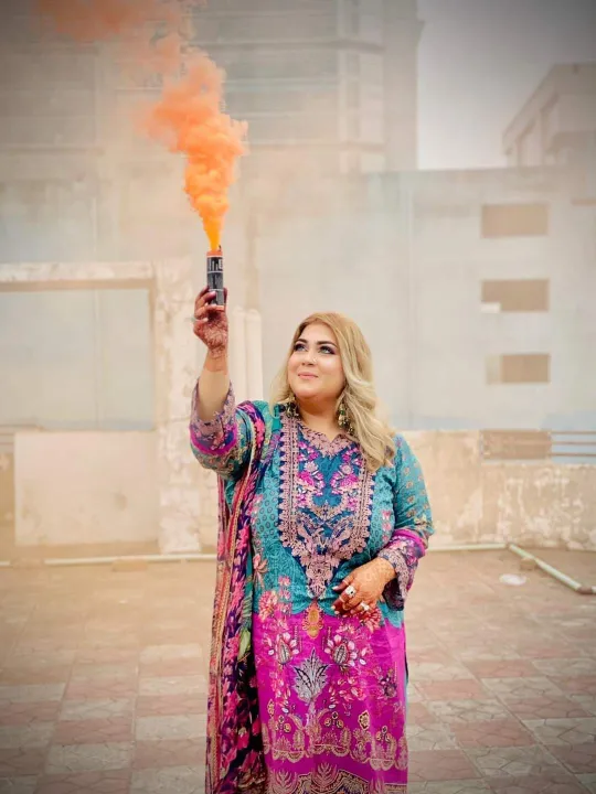 Color%20smoke%20bom%20Fast%20all%20over%20BD%20wedding%20holud%20photography%20-%20Image%208