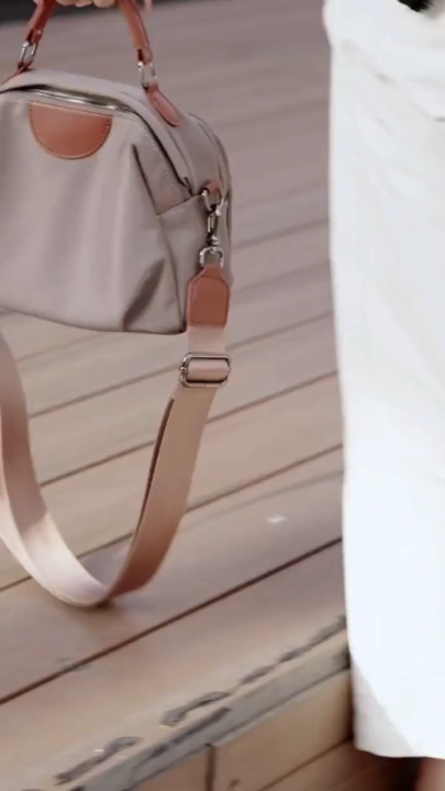 New Portable Nylon Cloth with Cowhide Shoulder Bag