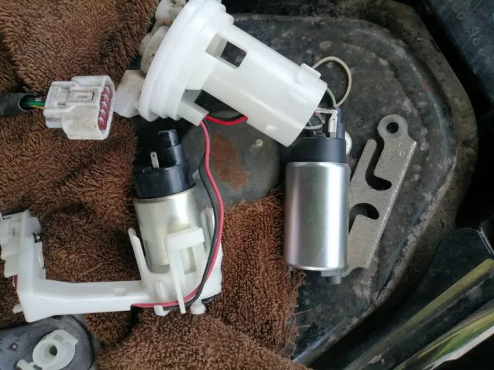 Honda%20engine%20fuel%20pump%20motor%20(Vario%20150i)%20-%20Image%204