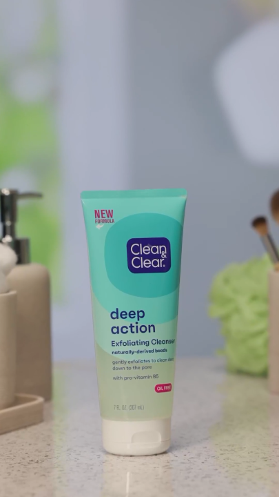 Clean & Clear Deep Action Exfoliating Facial Cleanser, Scrub & Face Wash, Pro-Vitamin B5, Lactic & Glycolic Acids, Oil-Free Gentle Daily Exfoliator for Soft, Smooth, Hydrated Skin, Vegan, 7 Fl Oz Tube