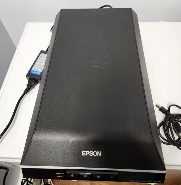 EPSON v550 SCANNER PHOTO FILM AND DOCUMENT SCANNER