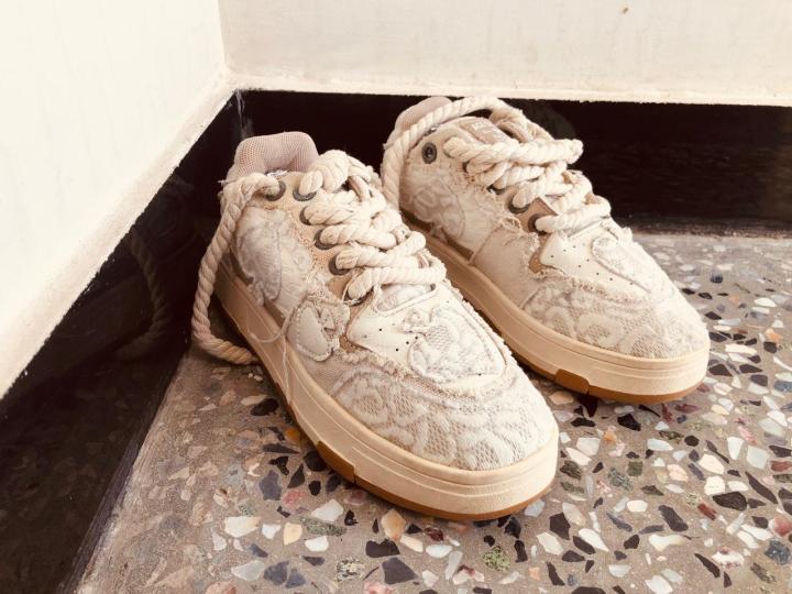 ladies sneakers