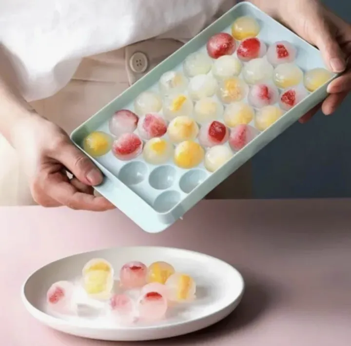 Round%20Ice%20Cube%20Tray%20with%20Lid%20%E2%80%93%20Easy%20Release%20Durable%20Plastic%20Ice%20Maker%20Mold,%20Large%20Capacity%20Freezer%20Tray%20for%20Home%20&%20Kitchen%20(Multicolour)%20-%20Image%202