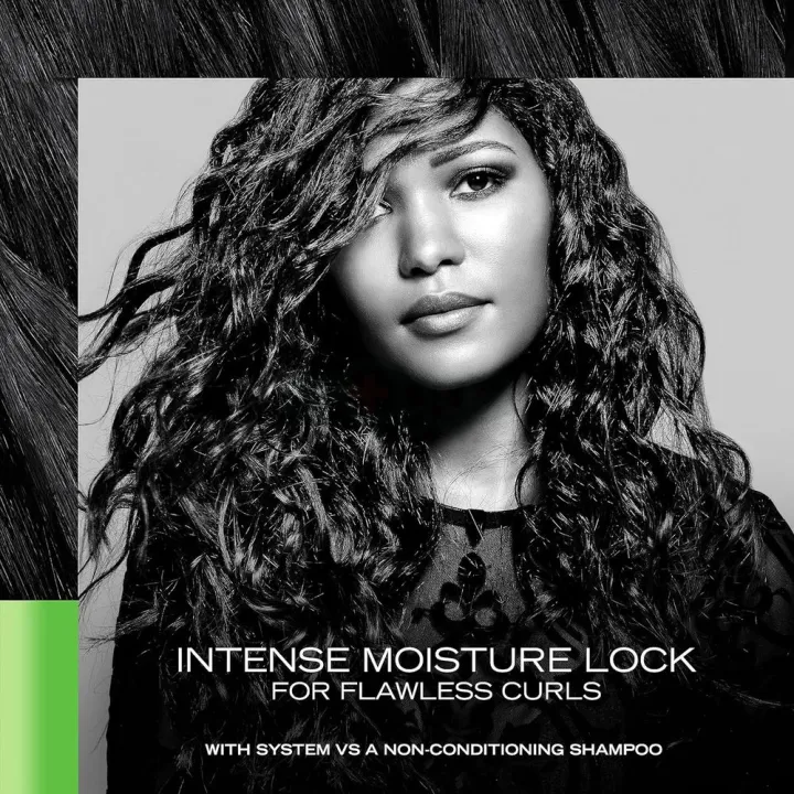 Tresemme%20Flawless%20Curls%20Shampoo%20with%20Coconut%20Essence%20828ml%20-%20Image%204