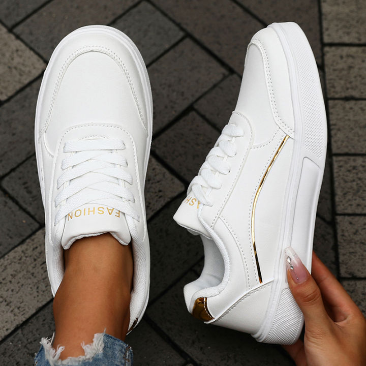 2025%20Fashion%20Women's%20Black%20Sneakers%20Stylish%20Low%20Top%20Design%20Comfortable%20Lace%20Up%20Fit%20Versatile%20Casual%20Shoe%20Trendy%20Fashion%20Footwear%20-%20Image%204
