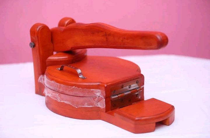 Bread%20maker,%20One%20piece%20round%20largest%20size%20bread%20maker%20mahogany%20-%20Image%204