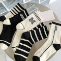 5 Pairs Of Fashionable And Trendy Women's Wocks Set Black And White Striped Socks Minimalist Sports Style Medium Length Socks. 